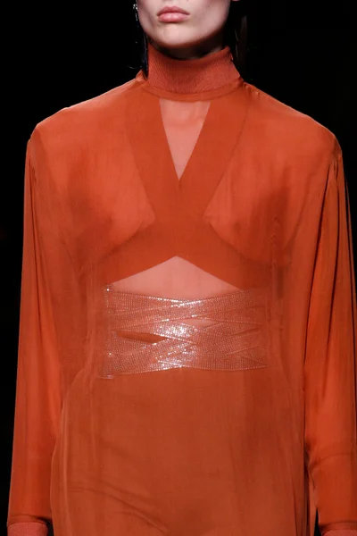 Look 12